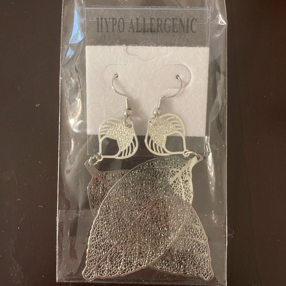 Jewelry - Dangle Silver Earrings